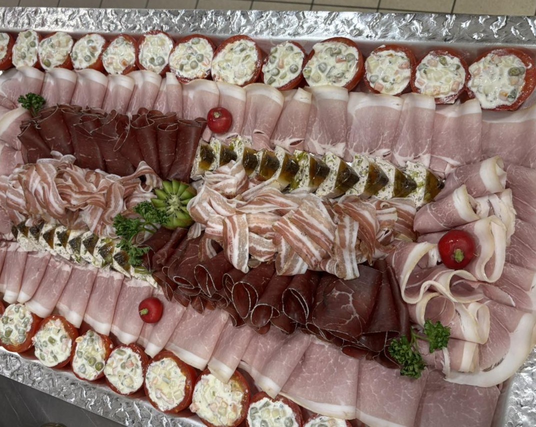 Plat froid préparé pour un banquet